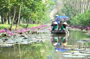 Au Stream in Vinh An is a new attraction for tourists in the autumn weather